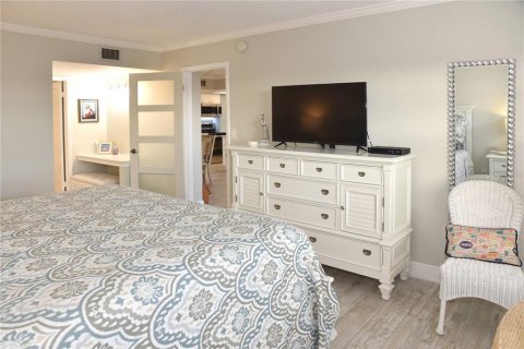Condo in Saint Petersburg, Florida, 2 bedrooms  № 1916032 - photo 16