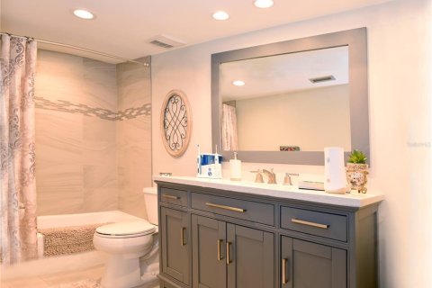 Condo in Saint Petersburg, Florida, 2 bedrooms  № 1916032 - photo 20