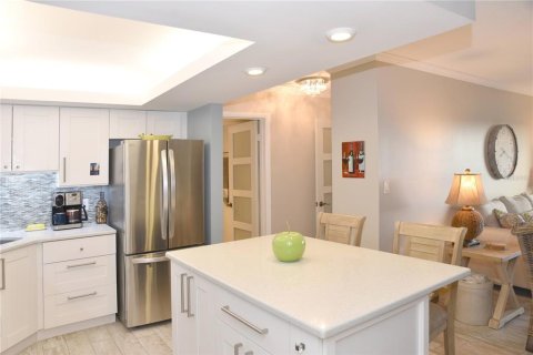 Condo in Saint Petersburg, Florida, 2 bedrooms  № 1916032 - photo 3