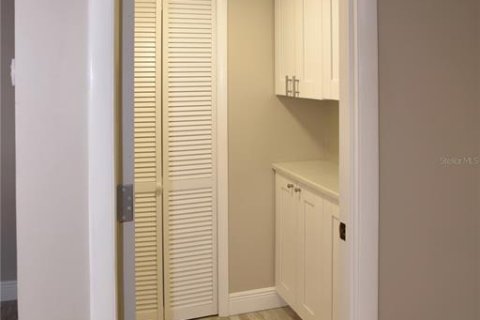 Condo in Saint Petersburg, Florida, 2 bedrooms  № 1916032 - photo 25