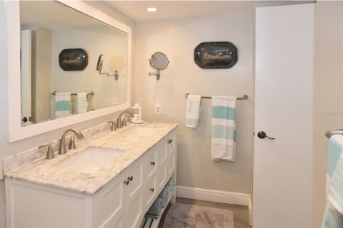 Condo in Saint Petersburg, Florida, 2 bedrooms  № 1916032 - photo 24