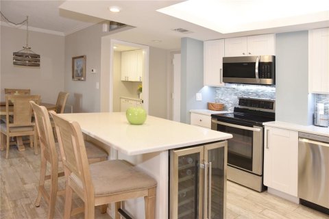 Condo in Saint Petersburg, Florida, 2 bedrooms  № 1916032 - photo 5