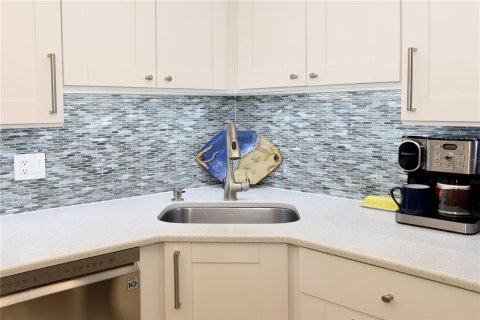 Condo in Saint Petersburg, Florida, 2 bedrooms  № 1916032 - photo 6