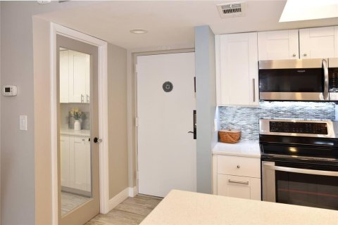 Condo in Saint Petersburg, Florida, 2 bedrooms  № 1916032 - photo 28