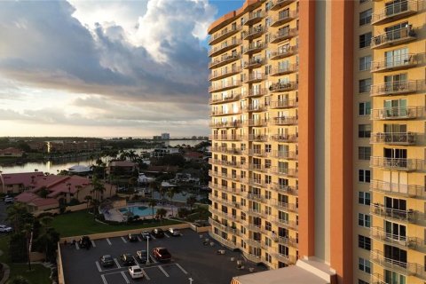 Condo in Saint Petersburg, Florida, 2 bedrooms  № 1916032 - photo 30