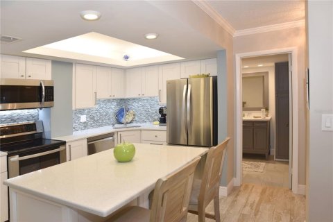 Condo in Saint Petersburg, Florida, 2 bedrooms  № 1916032 - photo 2