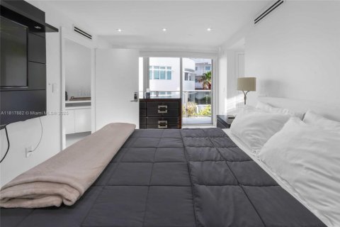 Condo in Miami Beach, Florida, 1 bedroom  № 1938001 - photo 10