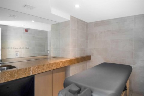 Condo in Miami Beach, Florida, 1 bedroom  № 1938001 - photo 21