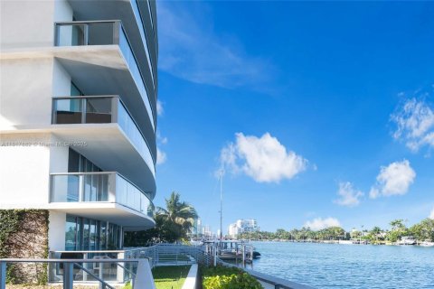 Condo in Miami Beach, Florida, 1 bedroom  № 1938001 - photo 15