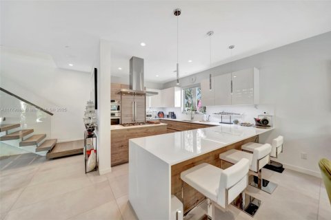 Купить виллу или дом в Форт-Лодердейл, Флорида 4 спальни, 280.56м2, № 1923882 - фото 10