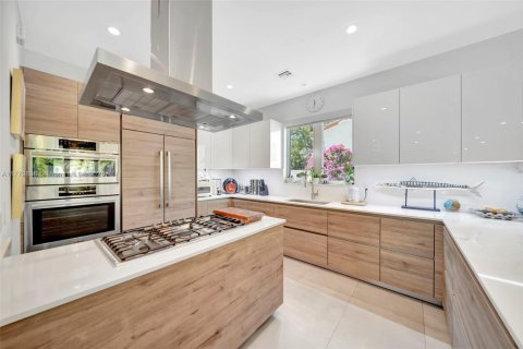 Купить виллу или дом в Форт-Лодердейл, Флорида 4 спальни, 280.56м2, № 1923882 - фото 11