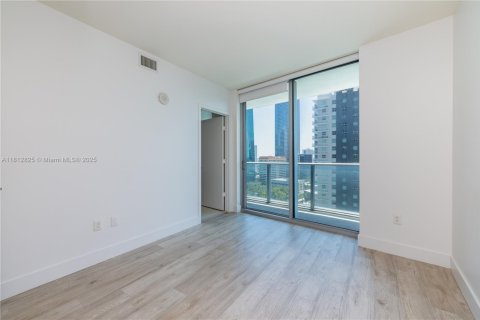 Condo in Miami, Florida, 2 bedrooms  № 2022314 - photo 10
