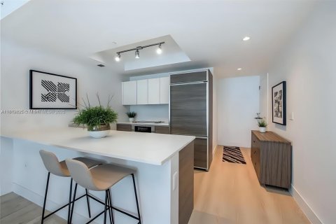 Condo in Miami, Florida, 2 bedrooms  № 2022314 - photo 5
