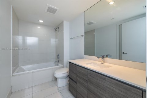 Condo in Miami, Florida, 2 bedrooms  № 2022314 - photo 19