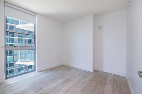 Condo in Miami, Florida, 2 bedrooms  № 2022314 - photo 16