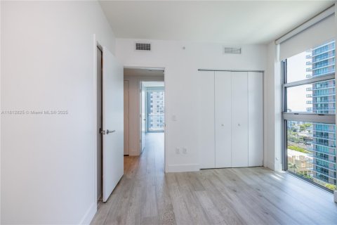 Condo in Miami, Florida, 2 bedrooms  № 2022314 - photo 15