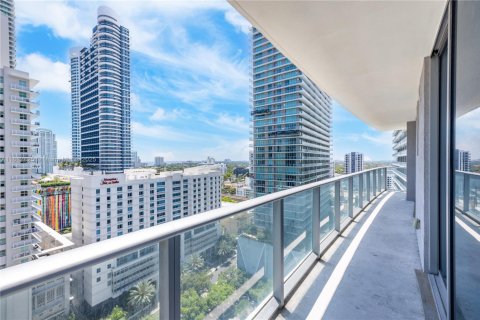 Condo in Miami, Florida, 2 bedrooms  № 2022314 - photo 2