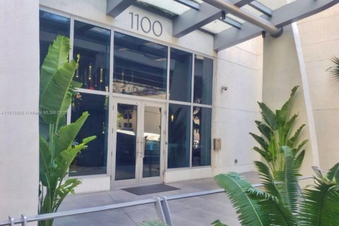 Condo in Miami, Florida, 2 bedrooms  № 2022314 - photo 27