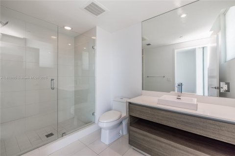 Condo in Miami, Florida, 2 bedrooms  № 2022314 - photo 18