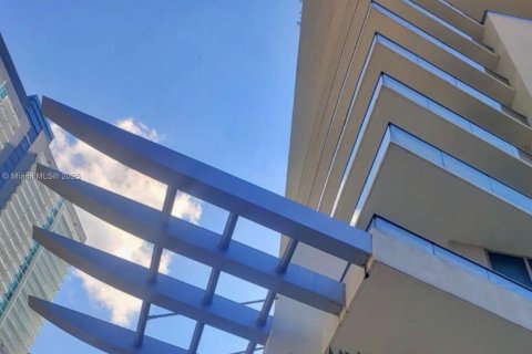 Condo in Miami, Florida, 2 bedrooms  № 2022314 - photo 26