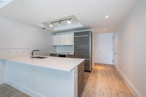 Condo in Miami, Florida, 2 bedrooms  № 2022314 - photo 4