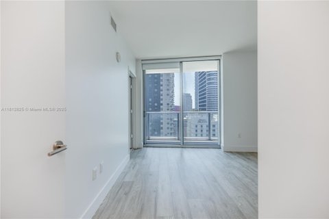 Condo in Miami, Florida, 2 bedrooms  № 2022314 - photo 11