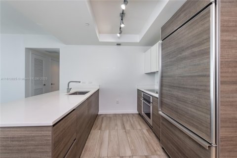 Condo in Miami, Florida, 2 bedrooms  № 2022314 - photo 3