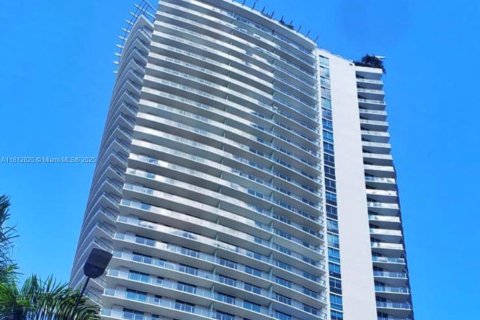 Condo in Miami, Florida, 2 bedrooms  № 2022314 - photo 25