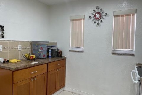House in Miami Gardens, Florida 2 bedrooms, 103.12 sq.m. № 1982868 - photo 17