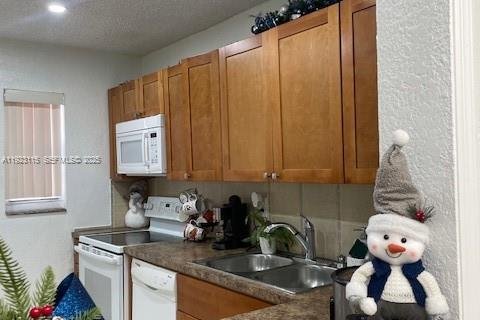 House in Miami Gardens, Florida 2 bedrooms, 103.12 sq.m. № 1982868 - photo 20