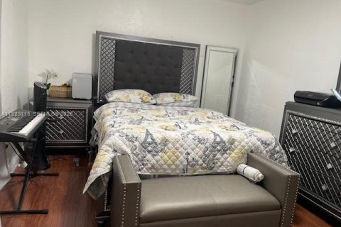 House in Miami Gardens, Florida 2 bedrooms, 103.12 sq.m. № 1982868 - photo 10