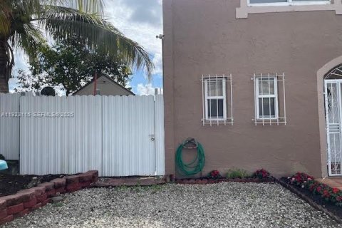 House in Miami Gardens, Florida 2 bedrooms, 103.12 sq.m. № 1982868 - photo 2