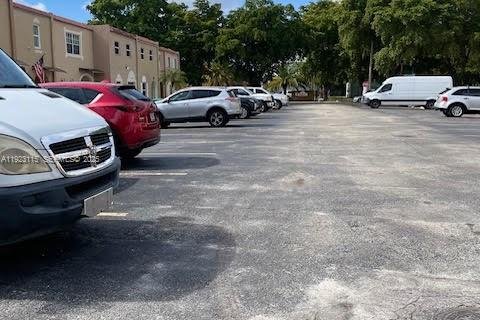 House in Miami Gardens, Florida 2 bedrooms, 103.12 sq.m. № 1982868 - photo 3