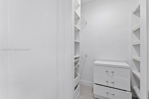 Снять в аренду виллу или дом в Майами-Бич, Флорида 4 спальни, 202.62м2, № 2078009 - фото 13