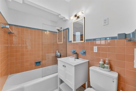 Снять в аренду виллу или дом в Майами-Бич, Флорида 4 спальни, 202.62м2, № 2078009 - фото 20