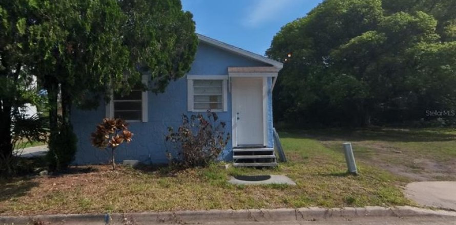 House in Maitland, Florida 2 bedrooms, 48.31 sq.m. № 1737043