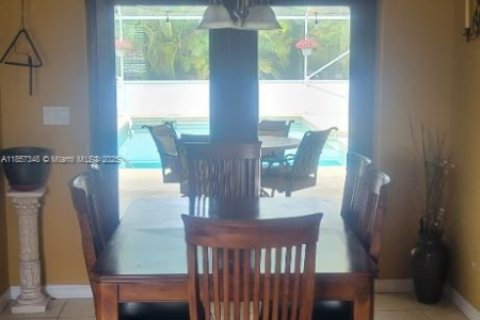 House in Port St. Lucie, Florida 3 bedrooms, 141.68 sq.m. № 1958264 - photo 7