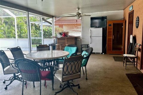 House in Port St. Lucie, Florida 3 bedrooms, 141.68 sq.m. № 1958264 - photo 4