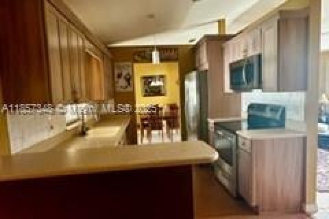 House in Port St. Lucie, Florida 3 bedrooms, 141.68 sq.m. № 1958264 - photo 3