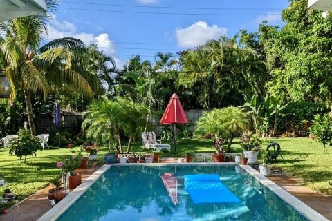 House in Boynton Beach, Florida 2 bedrooms, 104.79 sq.m. № 938699 - photo 1