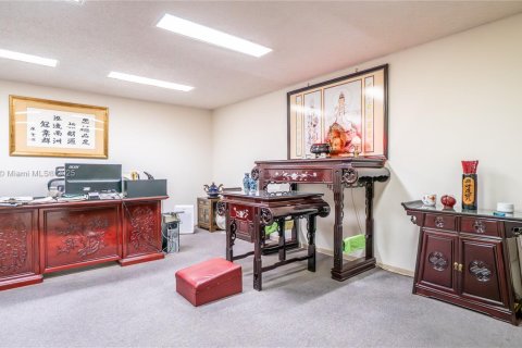 Propiedad comercial en venta en Miami, Florida № 1983369 - foto 18