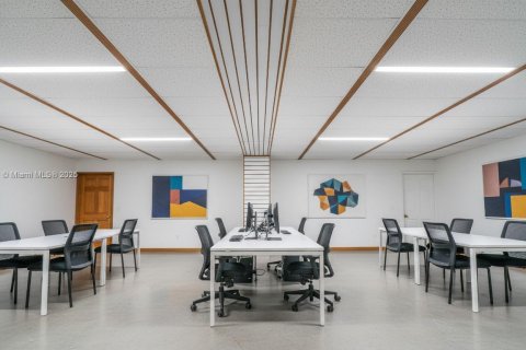Propiedad comercial en venta en Miami, Florida № 1983369 - foto 10