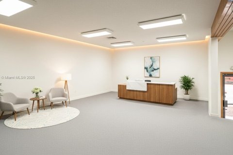 Propiedad comercial en venta en Miami, Florida № 1983369 - foto 8