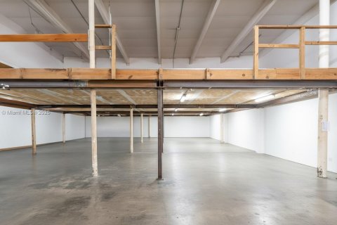 Propiedad comercial en venta en Miami, Florida № 1983369 - foto 7