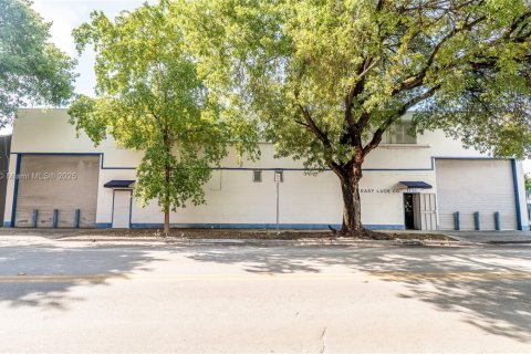 Propiedad comercial en venta en Miami, Florida № 1983369 - foto 1
