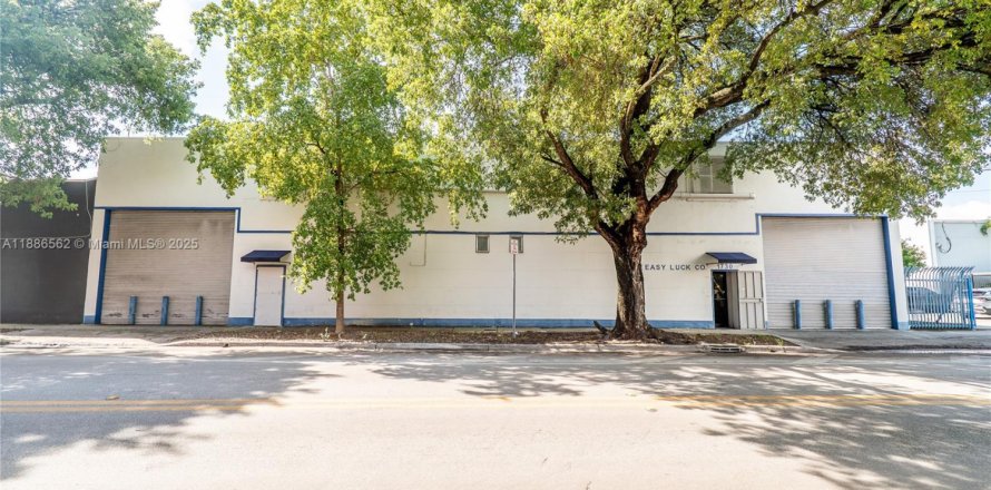 Propiedad comercial en Miami, Florida № 1983369