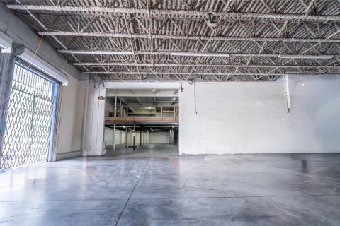 Propiedad comercial en venta en Miami, Florida № 1983369 - foto 6