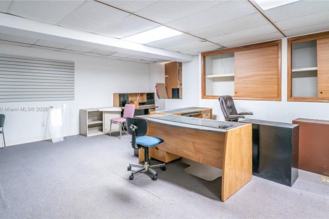 Propiedad comercial en venta en Miami, Florida № 1983369 - foto 20