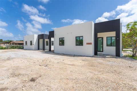 Adosado en venta en Miami, Florida, 3 dormitorios № 1957629 - foto 3