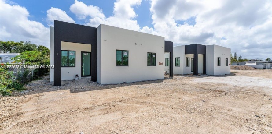 Adosado en Miami, Florida 3 dormitorios № 1957629